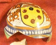 Frammento di ceramica con stemma.